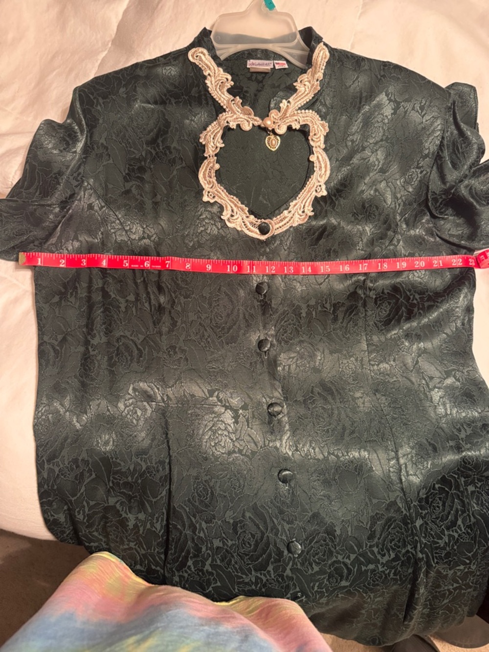 Elegant Hunter Green Dress with Antique White Lace Detail - Picture 9 of 12
